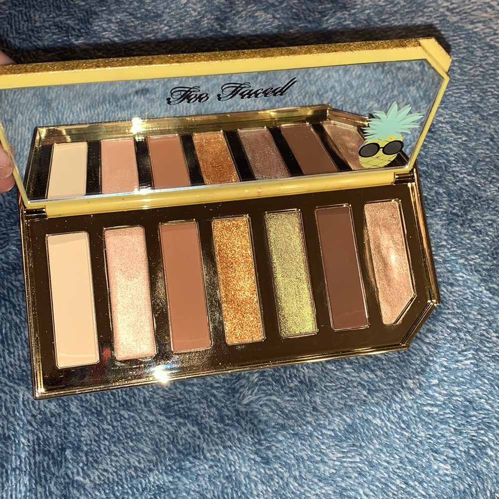 Too faced sparkling pineapple eyeshadow palette